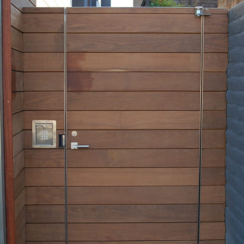 keypad-entry-modern-wood-gate