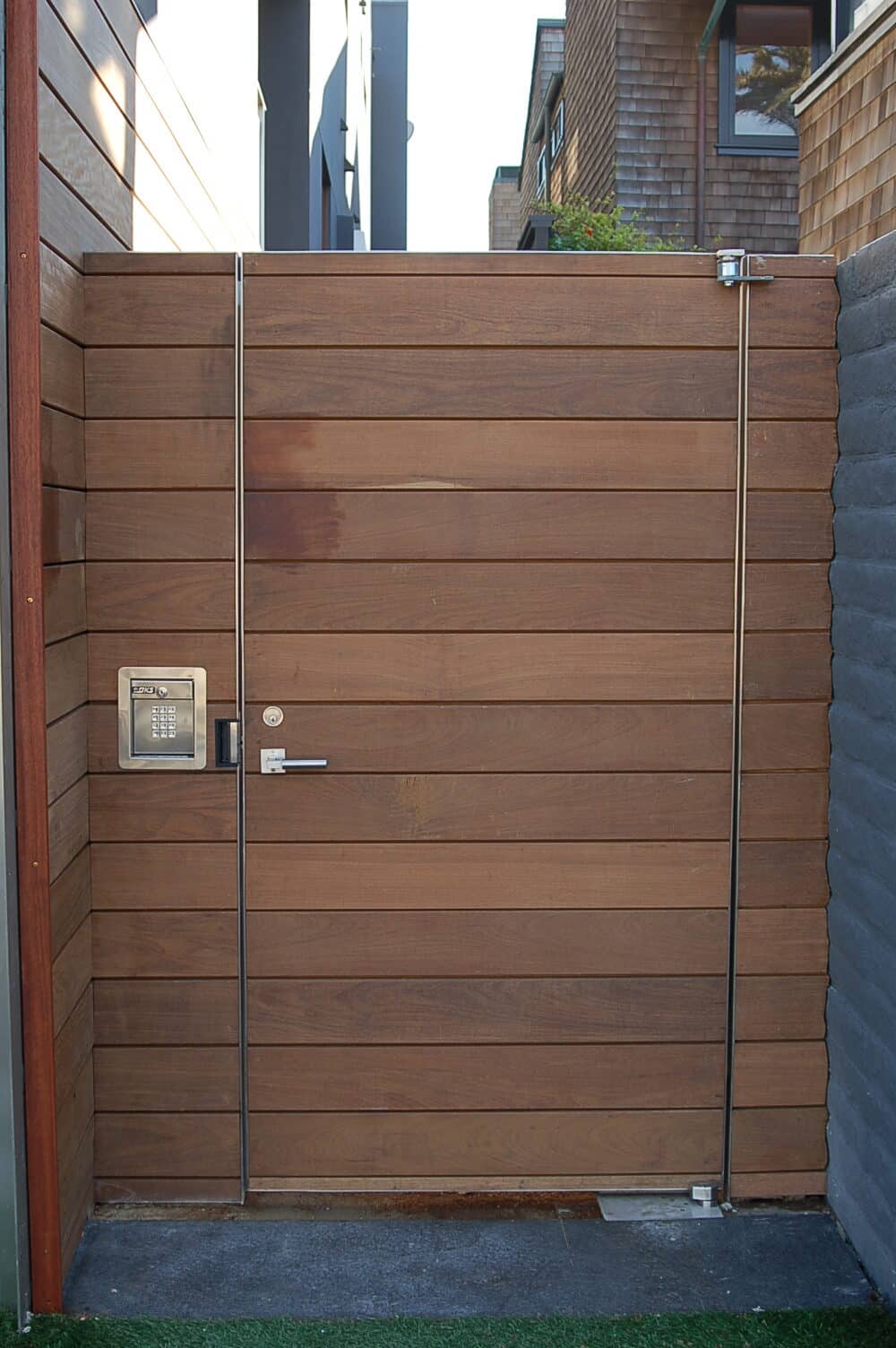 keypad-entry-modern-wood-gate