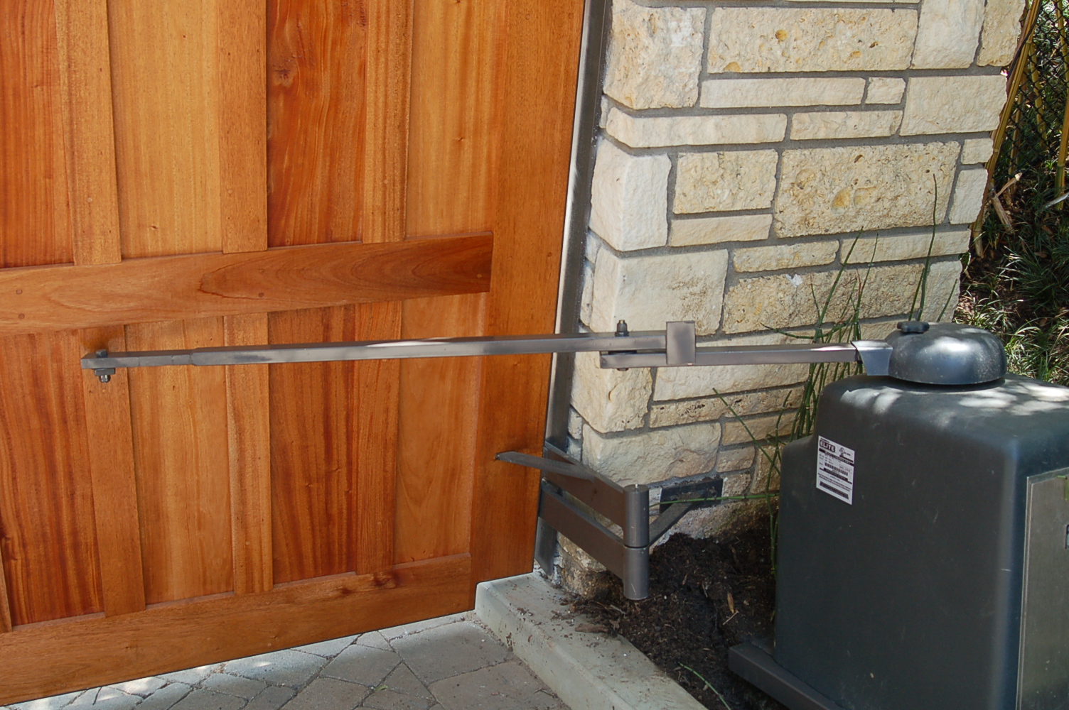 swing-gate-operator-arm-wood-gate