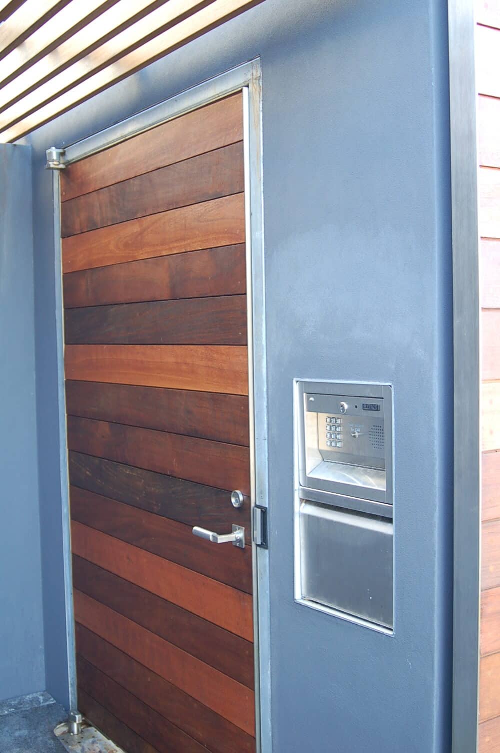 telephone-entry-intercom-wood-gate