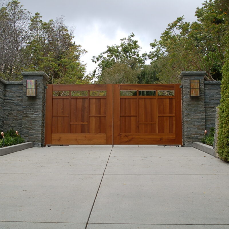 wood-swing-gates-stacked-stone-estate